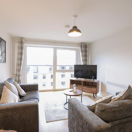 Southbank Leeds Apartment. New! With Free Parking Buitenkant foto