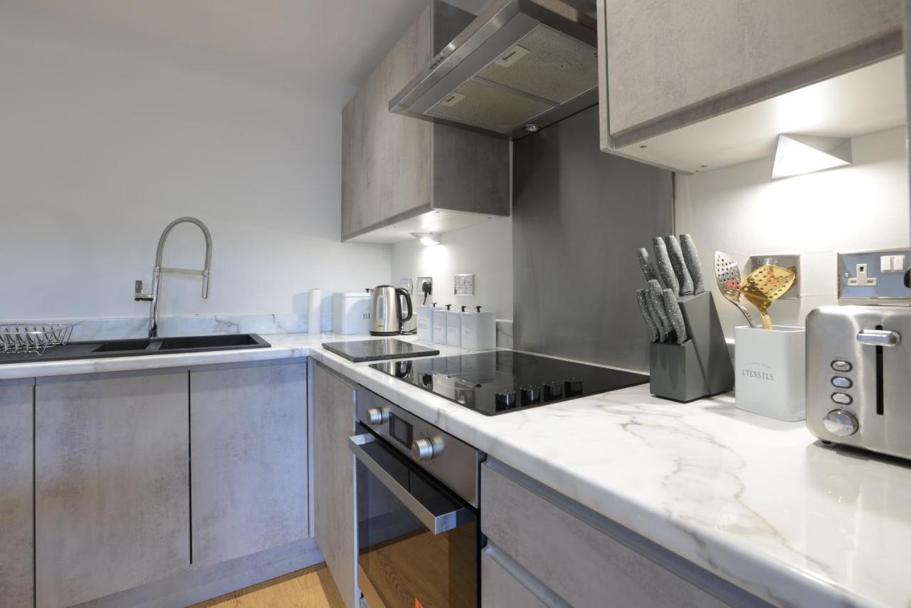 Southbank Leeds Apartment. New! With Free Parking Buitenkant foto