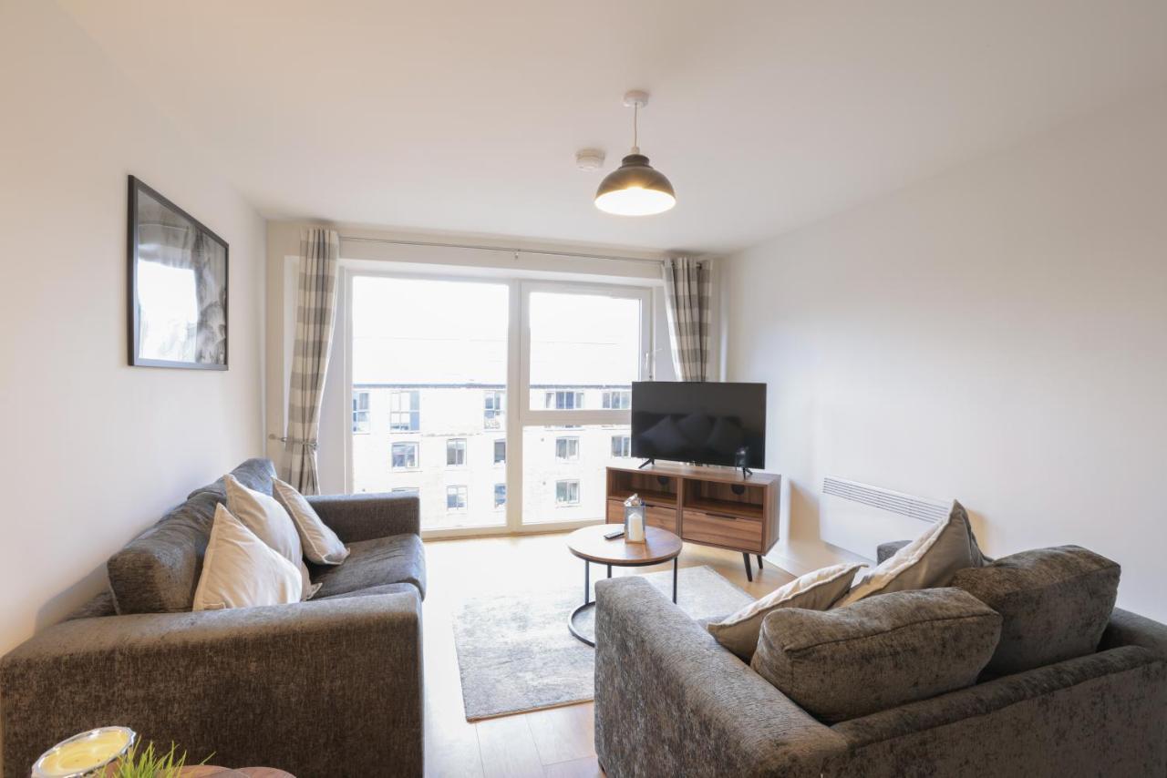 Southbank Leeds Apartment. New! With Free Parking Buitenkant foto