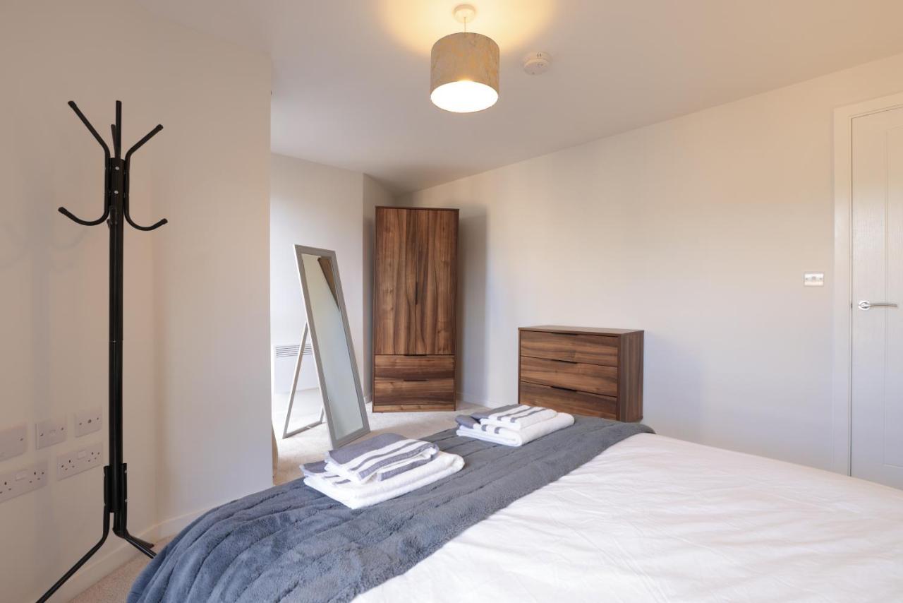 Southbank Leeds Apartment. New! With Free Parking Buitenkant foto