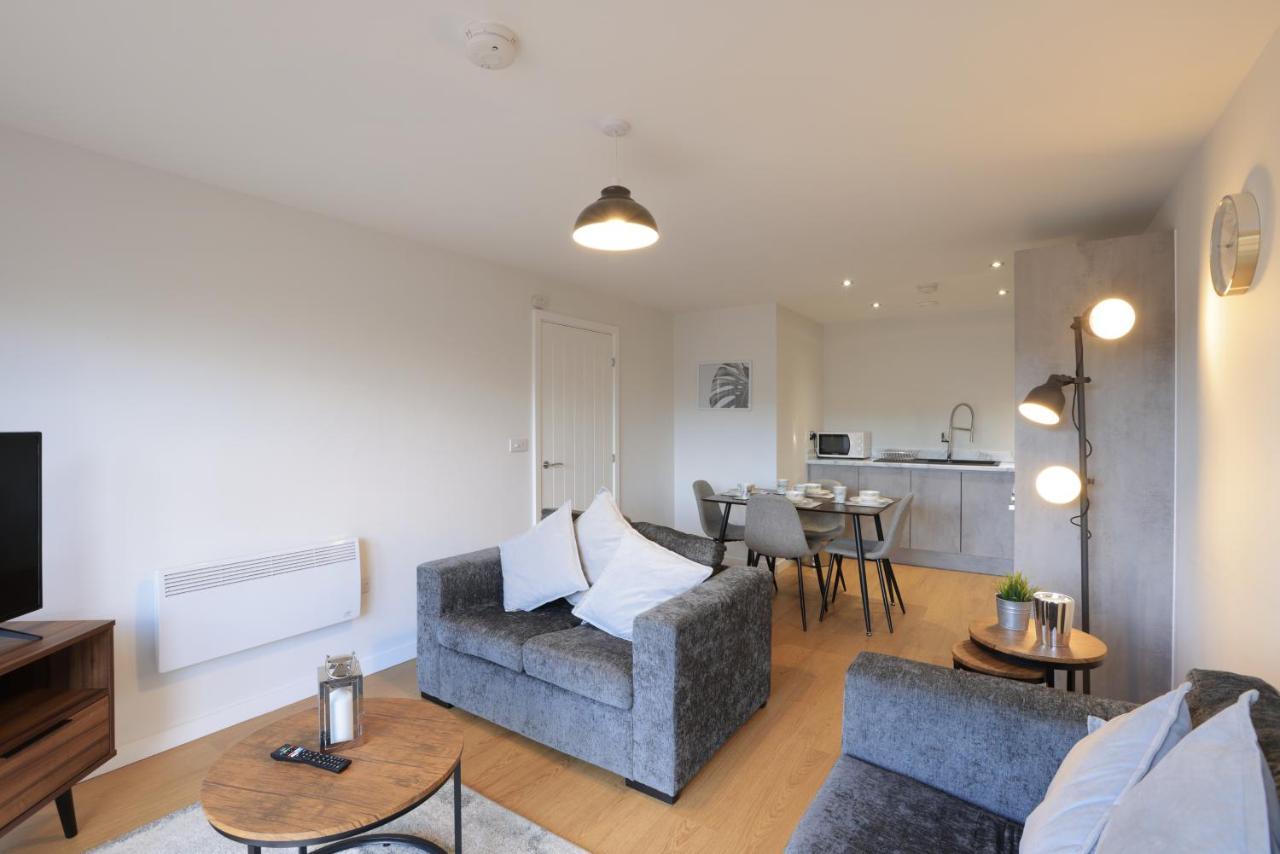 Southbank Leeds Apartment. New! With Free Parking Buitenkant foto