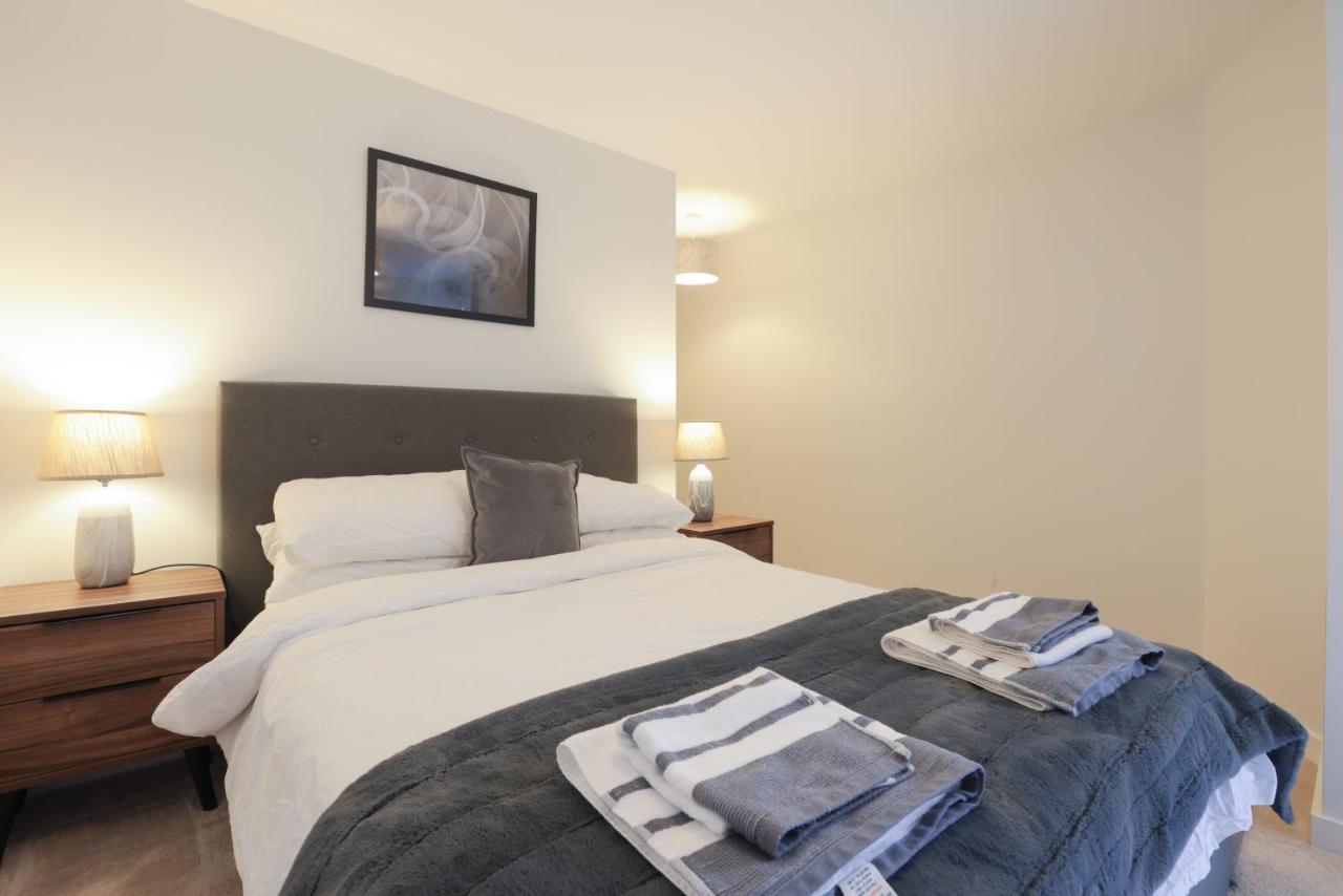 Southbank Leeds Apartment. New! With Free Parking Buitenkant foto