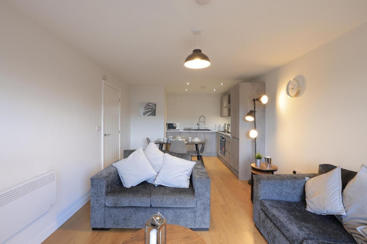 Southbank Leeds Apartment. New! With Free Parking Buitenkant foto