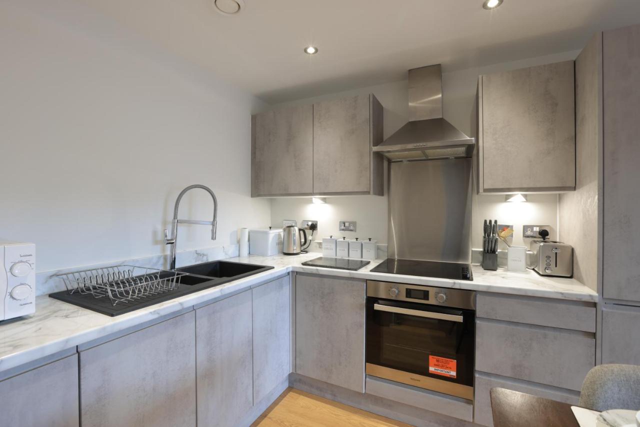Southbank Leeds Apartment. New! With Free Parking Buitenkant foto
